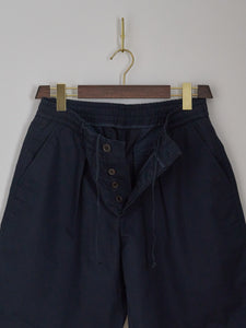 Pleated Track Short in Brushed Polytech - Navy